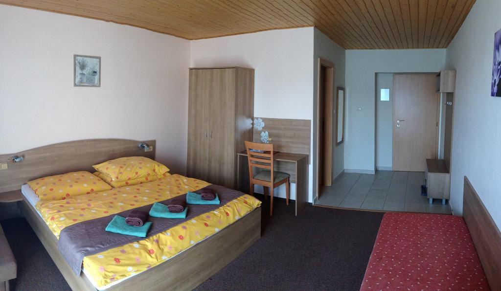 Guest House Fleurs Liptovsky Mikulas Exterior photo