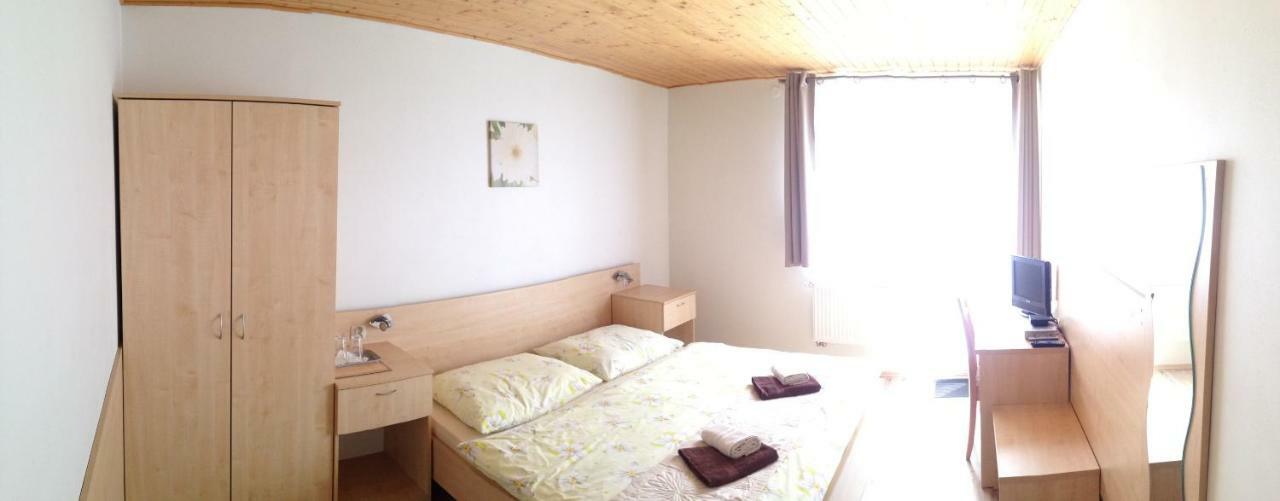 Guest House Fleurs Liptovsky Mikulas Exterior photo